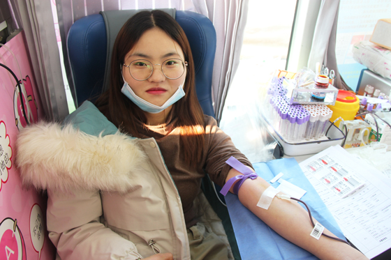 飛揚熱血青春  匯集愛心洪流——安康學(xué)院積極開展冬季獻血活動