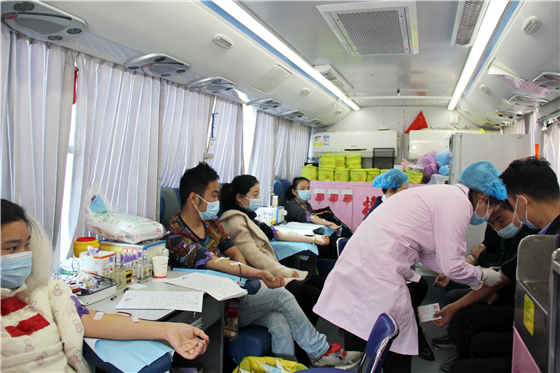 “讓愛暖冬”無(wú)償獻(xiàn)血活動(dòng)走進(jìn)白河縣中廠鎮(zhèn)同心社區(qū)