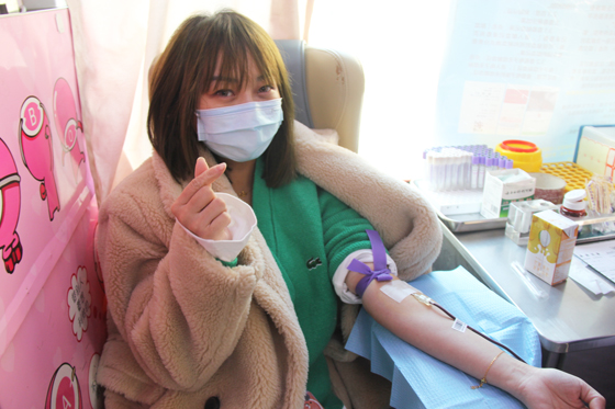 血液是生命的禮物——中國(guó)聯(lián)通安康市分公司、安康大數(shù)據(jù)運(yùn)營(yíng)有限公司聯(lián)合開(kāi)展冬季應(yīng)急獻(xiàn)血活動(dòng)