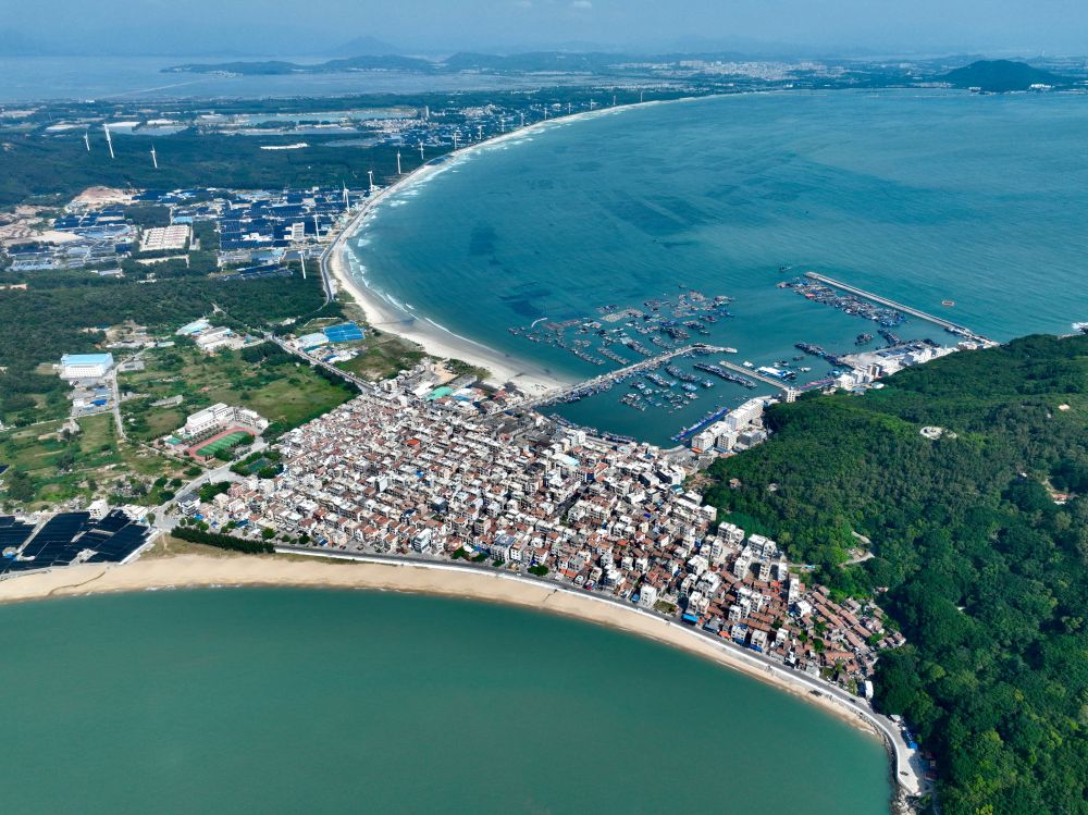 這是2024年10月16日拍攝的福建省漳州市東山縣澳角村（無人機(jī)照片）。新華社記者姜克紅攝